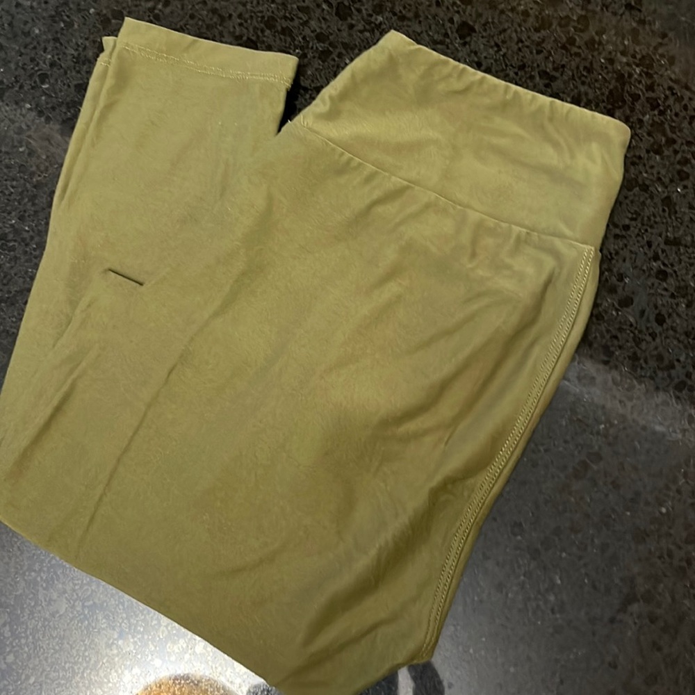 Lularoe Camo Green OS leggings
